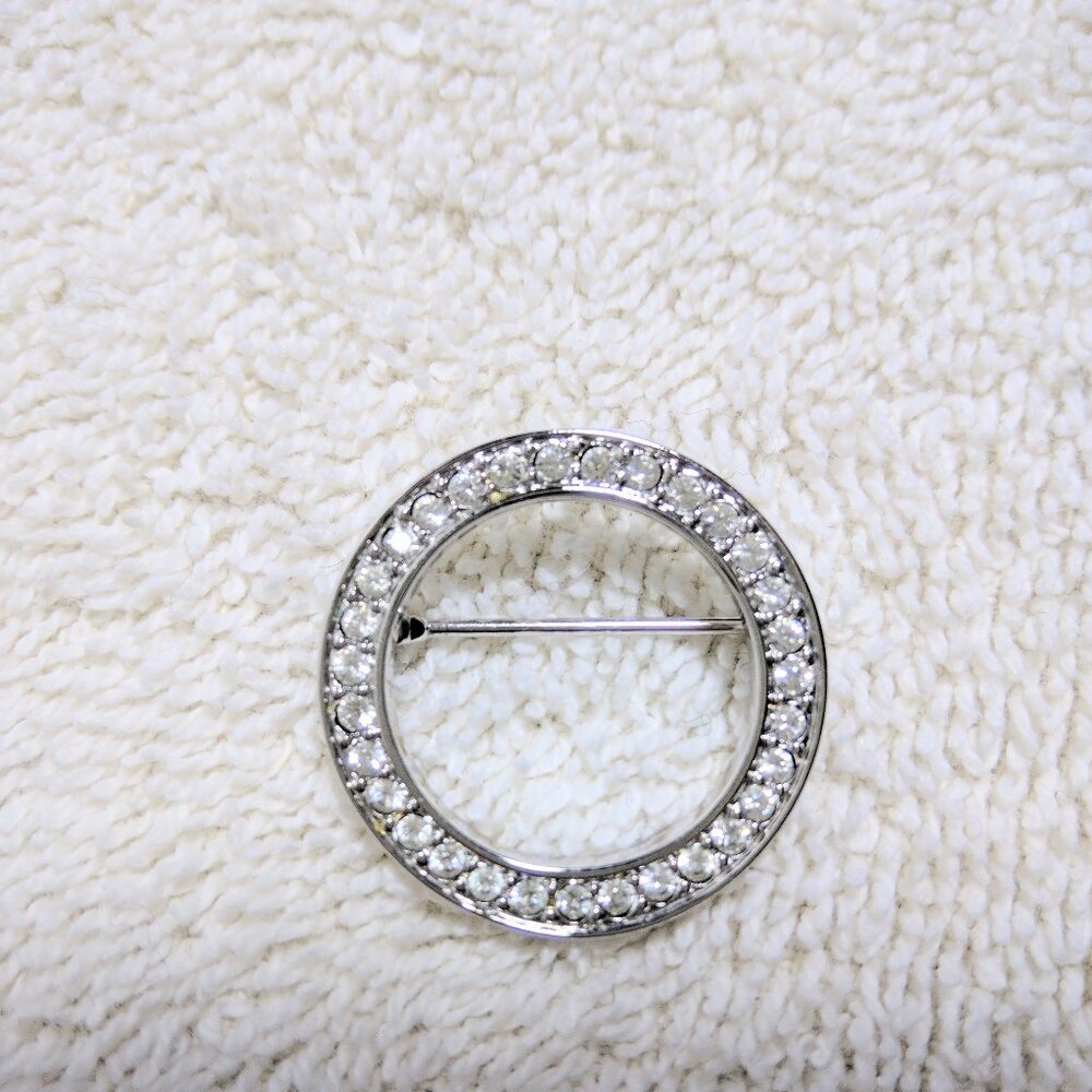 Pin - Classic Ladies "CIRCLE PIN"!